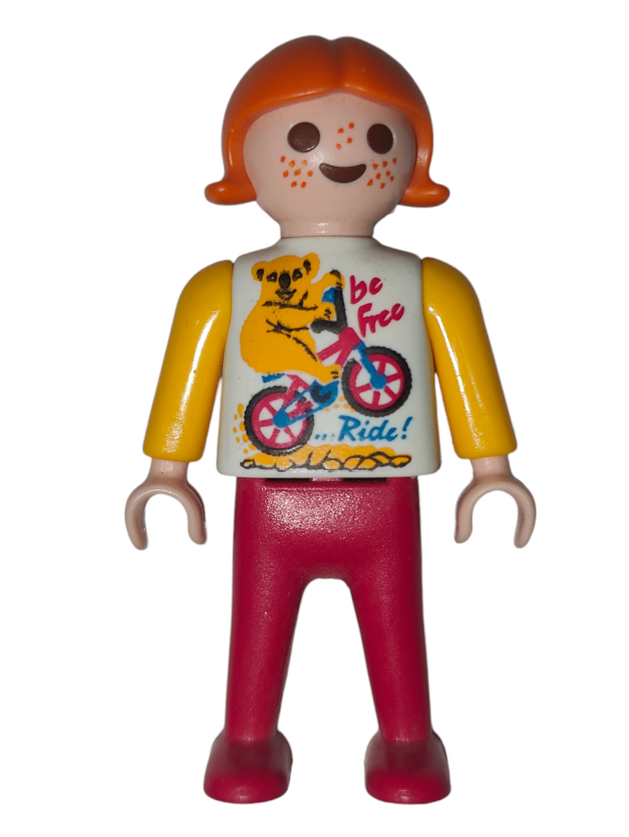 Playmobil - Figurine Petit Garçon En Tee Shirt Jaune Et Short Rouge - Pieds Nus - Occasion